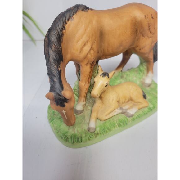 Vintage Homco 1442 Mare & Colt Horse Figurine - Picture 3 of 4